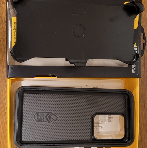 Otterbox Defender Case (Samsung S20 Ultra) - Picture 3 of 4
